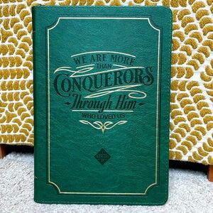 ✨NWT Romans 8:37 Zippered Prayer Journal💚